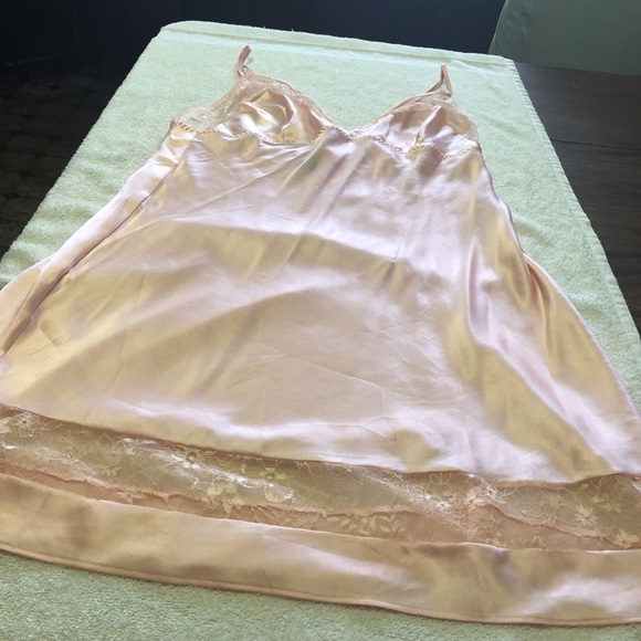 Victoria’s Secret pink slip/chemise size M EUC - Picture 4 of 8